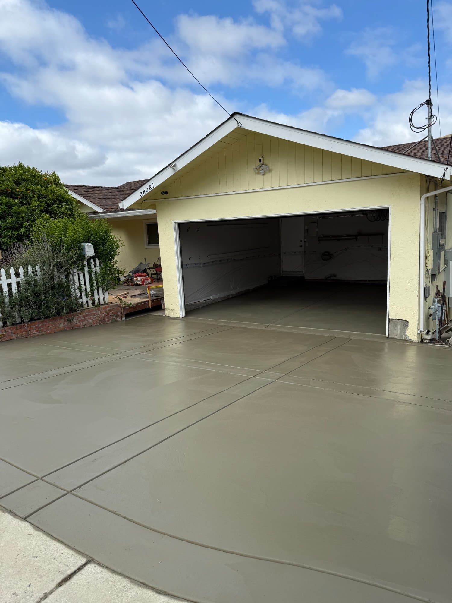 Driveway — concrete finishing